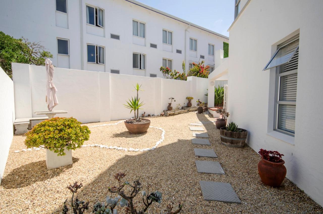 Small Bay Guest House Bloubergstrand Exterior foto