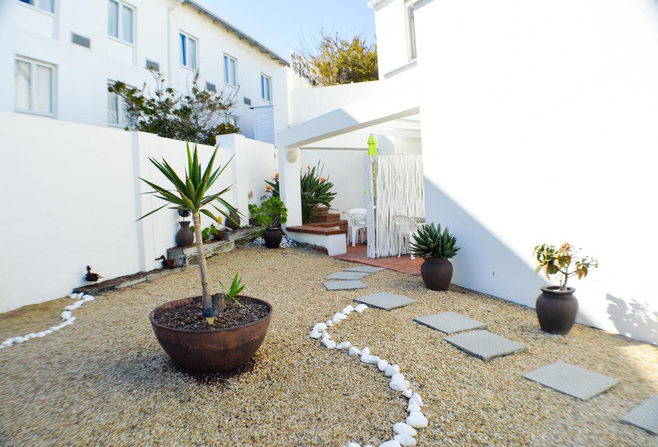 Small Bay Guest House Bloubergstrand Exterior foto
